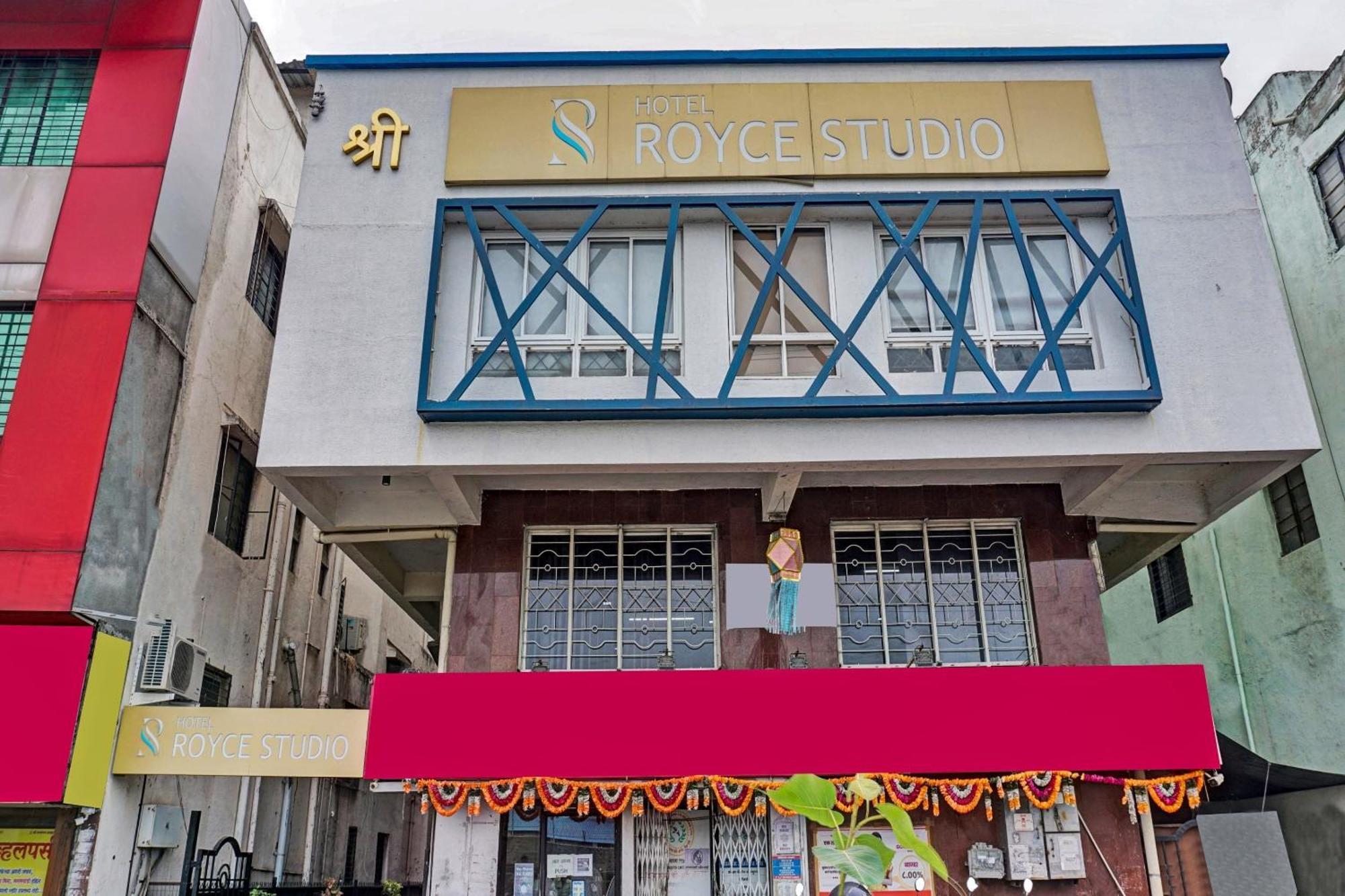 Royce Studio Apartments Pune Exterior foto