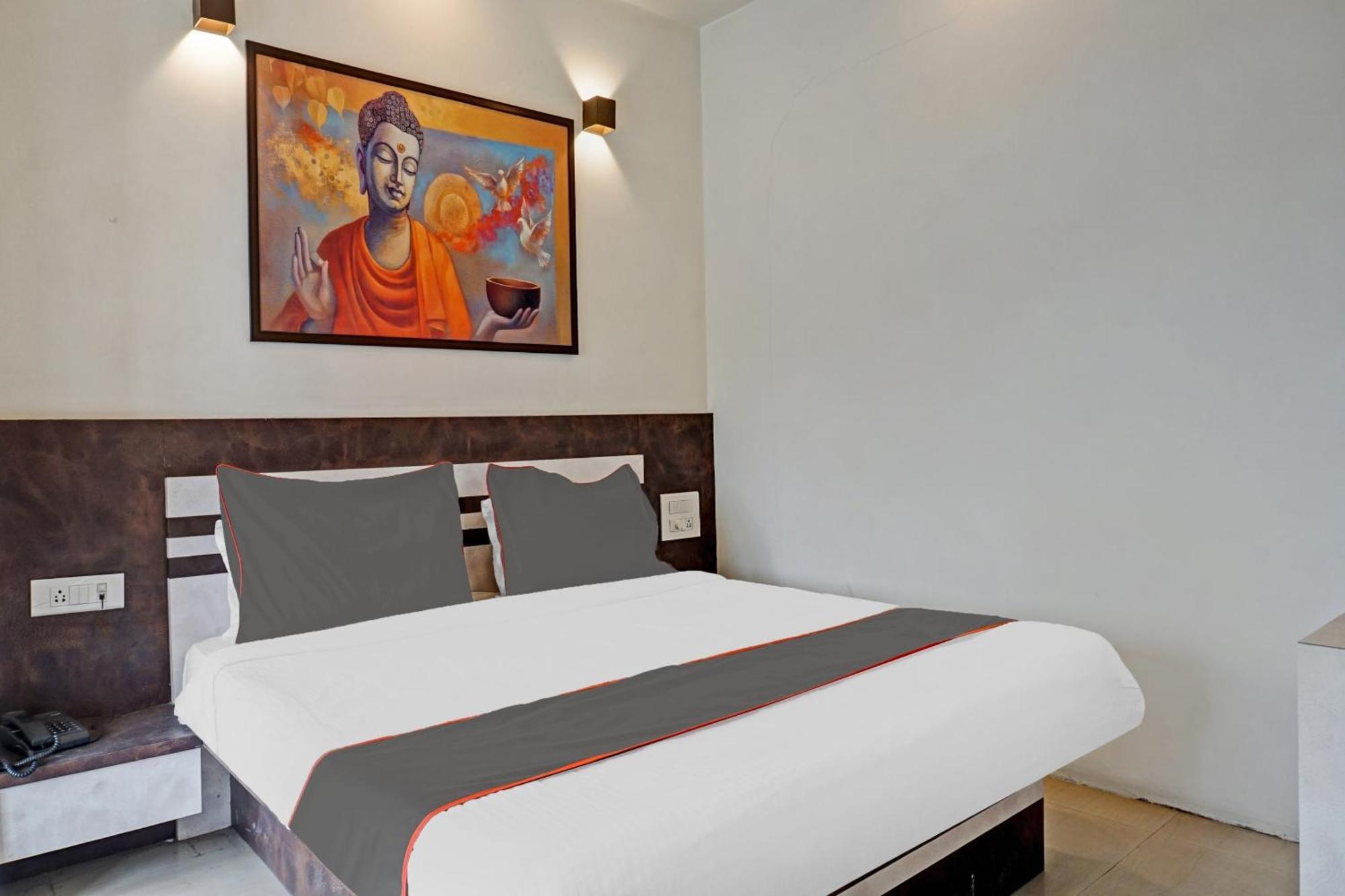 Royce Studio Apartments Pune Exterior foto