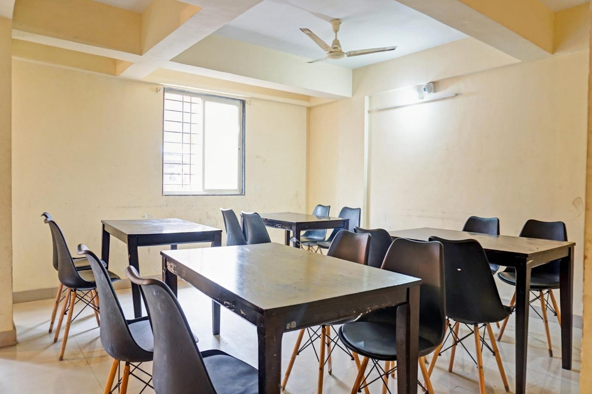 Royce Studio Apartments Pune Exterior foto