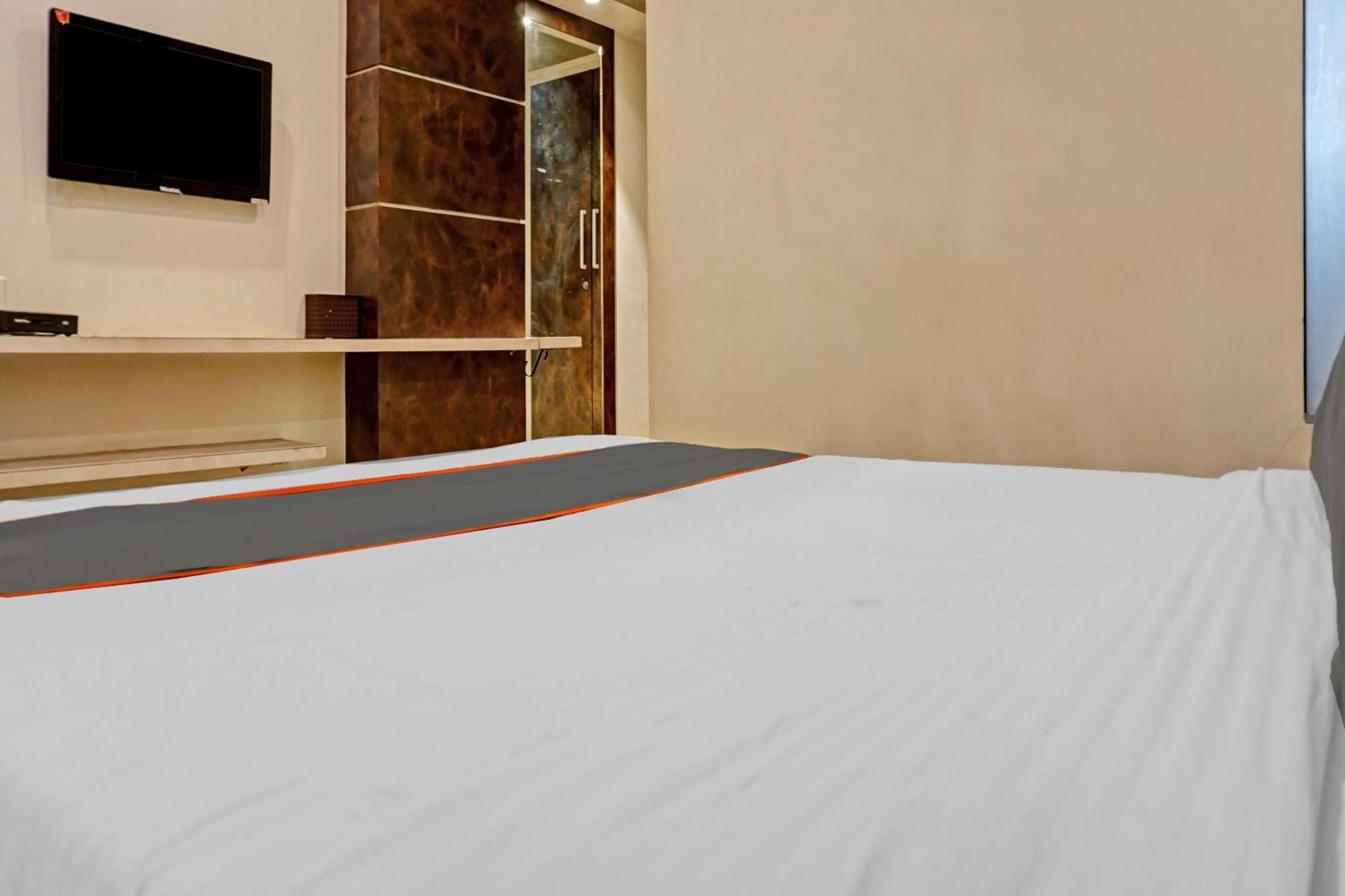 Royce Studio Apartments Pune Exterior foto
